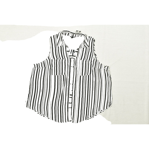 NEW Torrid Plus Size 3X Madison Georgette Sleeveless Button-Up Shirt - Picture 2 of 8